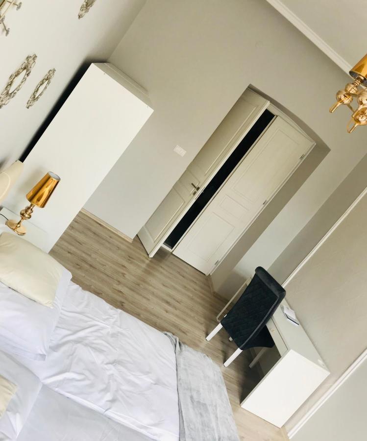 Apartament Mickiewicza - Pkp Station แชมิตช์ ภายนอก รูปภาพ