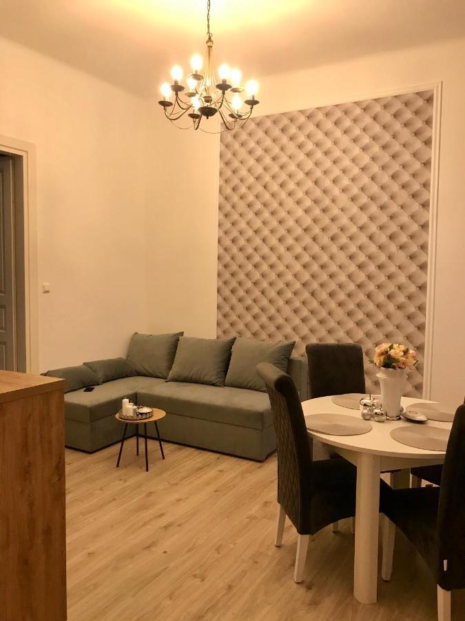 Apartament Mickiewicza - Pkp Station แชมิตช์ ภายนอก รูปภาพ
