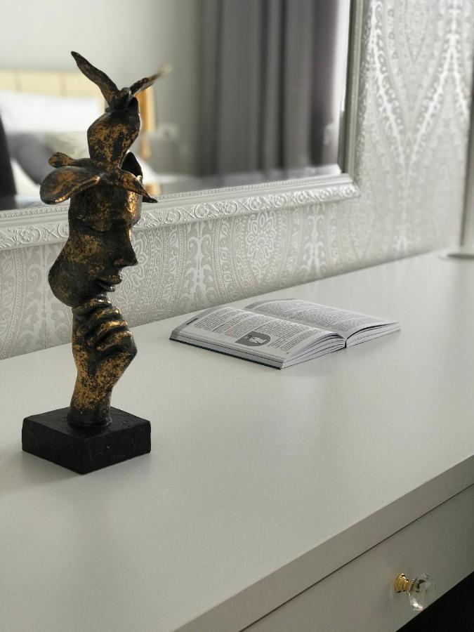 Apartament Mickiewicza - Pkp Station แชมิตช์ ภายนอก รูปภาพ