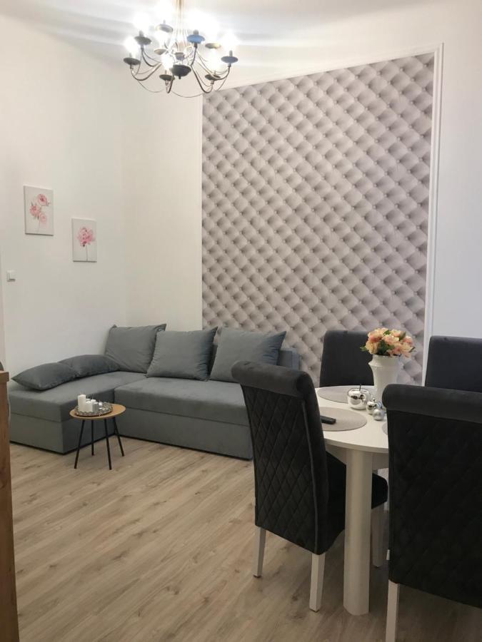 Apartament Mickiewicza - Pkp Station แชมิตช์ ภายนอก รูปภาพ